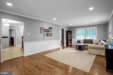 10808 Midsummer Dr, Reston, VA 20191 photo 5