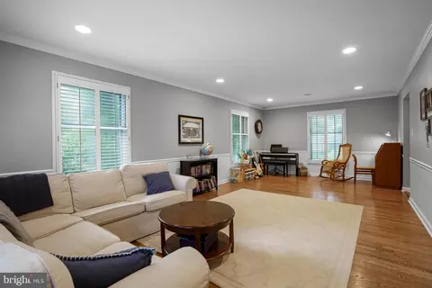 10808 Midsummer Dr, Reston, VA 20191 photo 15