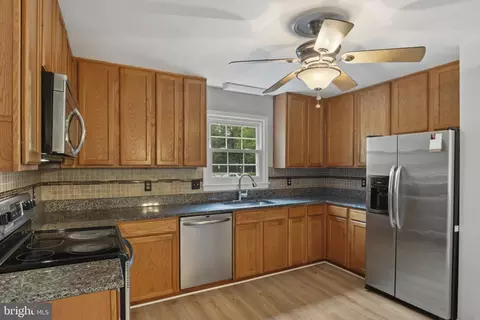 8120 Sleepy View Ln, Springfield, VA 22153 photo 9