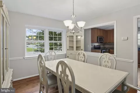 8120 Sleepy View Ln, Springfield, VA 22153 photo 10