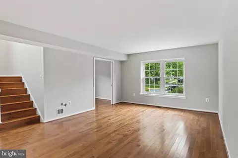 8120 Sleepy View Ln, Springfield, VA 22153 photo 5