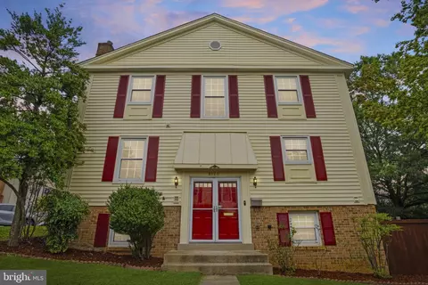 8120 Sleepy View Ln, Springfield, VA 22153 photo 3