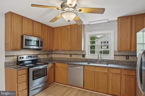 8120 Sleepy View Ln, Springfield, VA 22153 photo 7