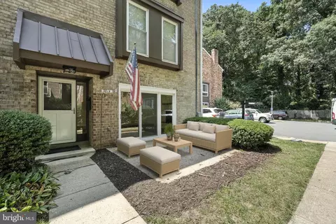 3814 Persimmon Cir, Fairfax, VA 22031