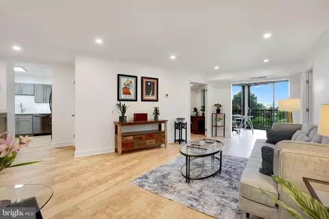 5901 Mount Eagle Dr #511, Alexandria, VA 22303