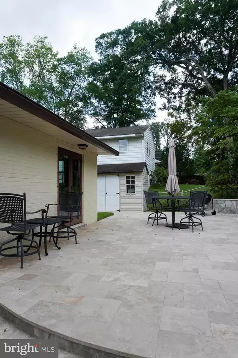 Exterior - 7425 Flora St, Springfield, VA 22150 photo 3 of 6