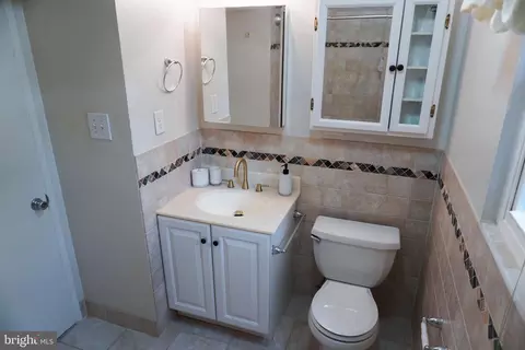 Bath - 7425 Flora St, Springfield, VA 22150 photo 1 of 2