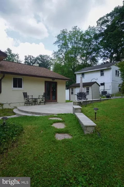 Exterior - 7425 Flora St, Springfield, VA 22150 photo 4 of 6