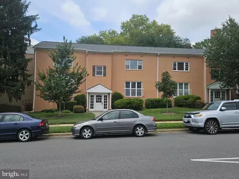 2916 Peyton Randolph Dr #158, Falls Church, VA 22044