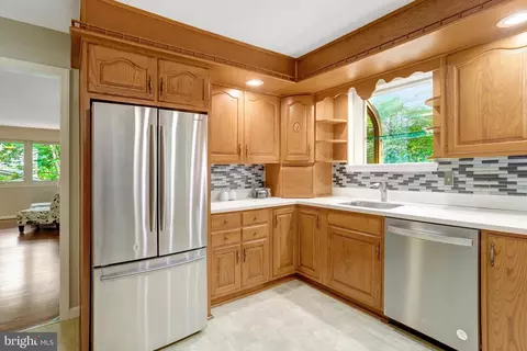 8449 Thames St, Springfield, VA 22151 photo 9