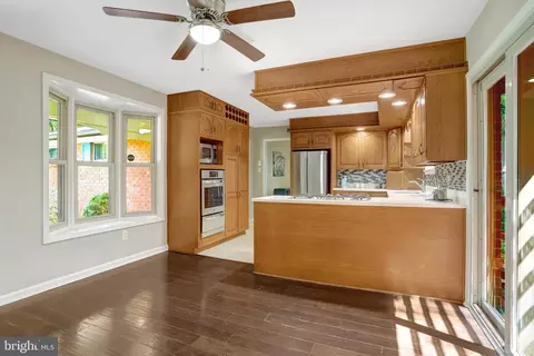 8449 Thames St, Springfield, VA 22151 photo 4