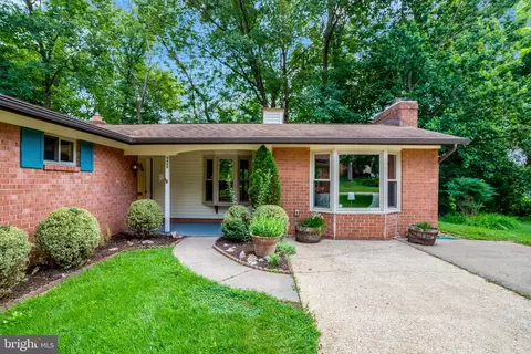 8449 Thames St, Springfield, VA 22151 photo 2