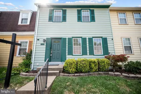 8220 Stationhouse Ct, Lorton, VA 22079