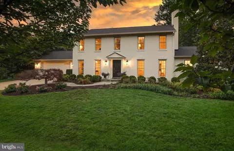 2504 W Meredith Dr, Vienna, VA 22181
