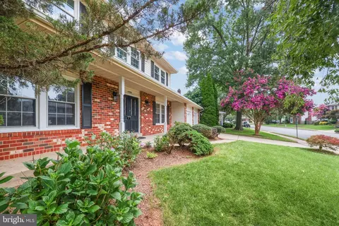 4095 Braxton Rd, Chantilly, VA 20151 photo 4