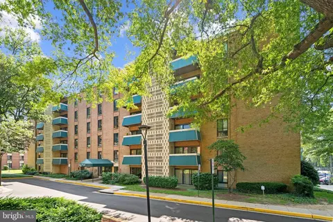 6143 Leesburg Pike #305, Falls Church, VA 22041