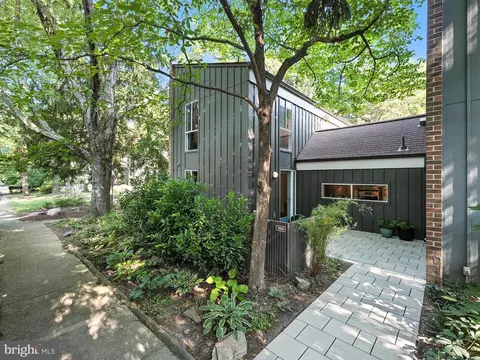 11515 Links Dr, Reston, VA 20190