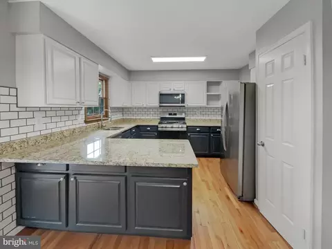 7227 Gentian Ct, Springfield, VA 22152 photo 6