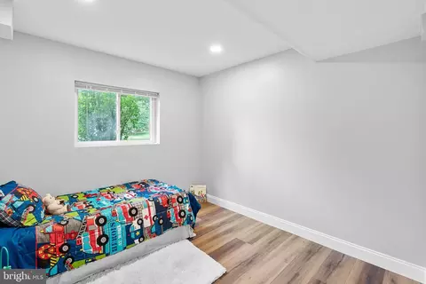 Bedroom - 913 Mcdaniel Ct, Herndon, VA 20170 photo 4 of 6
