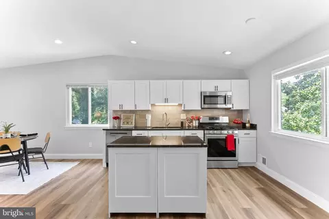 Kitchen - 913 Mcdaniel Ct, Herndon, VA 20170 photo 4 of 4