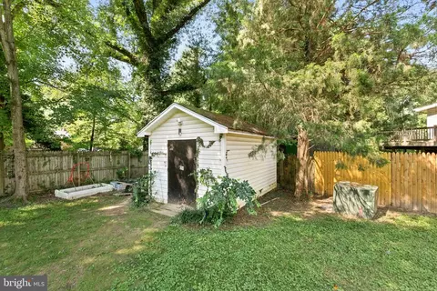 Exterior - 913 Mcdaniel Ct, Herndon, VA 20170 photo 7 of 10