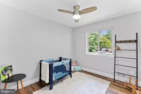 Bedroom - 913 Mcdaniel Ct, Herndon, VA 20170 photo 2 of 6