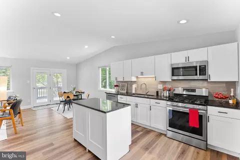 Kitchen - 913 Mcdaniel Ct, Herndon, VA 20170 photo 3 of 4