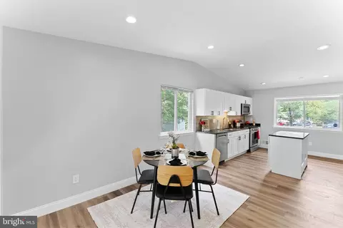 Dining - 913 Mcdaniel Ct, Herndon, VA 20170 photo 2 of 2