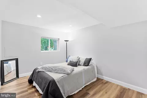 Bedroom - 913 Mcdaniel Ct, Herndon, VA 20170 photo 6 of 6