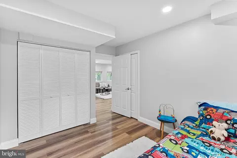Bedroom - 913 Mcdaniel Ct, Herndon, VA 20170 photo 5 of 6