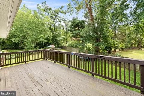 Exterior - 913 Mcdaniel Ct, Herndon, VA 20170 photo 4 of 10