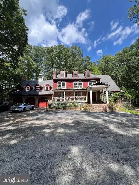 8605 Running Fox Ct, Fairfax Station, VA 22039