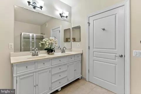 Bath - 7880 Rolling Woods Ct #104, Springfield, VA 22152 photo 1 of 3