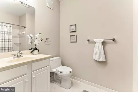 Bath - 7880 Rolling Woods Ct #104, Springfield, VA 22152 photo 2 of 3