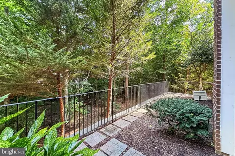 Exterior - 7880 Rolling Woods Ct #104, Springfield, VA 22152 photo 5 of 10