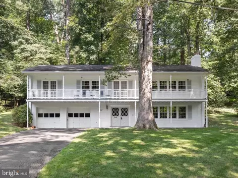 9016 Hamilton Dr, Fairfax, VA 22031