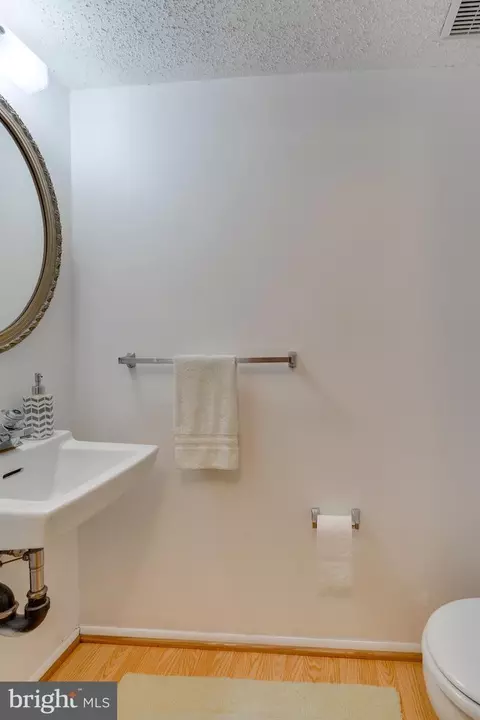 Bath - 5838 High Bluff Ct, Burke, VA 22015 photo 6 of 7
