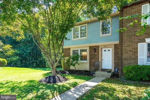 Exterior - 5838 High Bluff Ct, Burke, VA 22015 photo 3 of 9