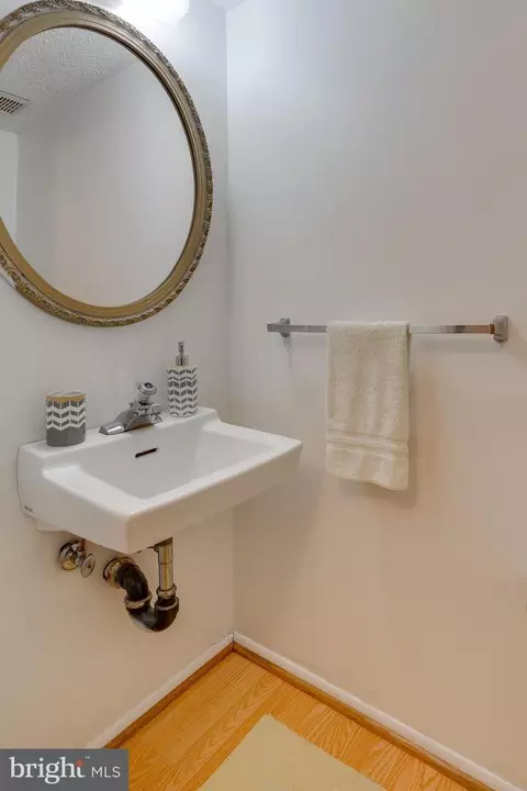 Bath - 5838 High Bluff Ct, Burke, VA 22015 photo 7 of 7
