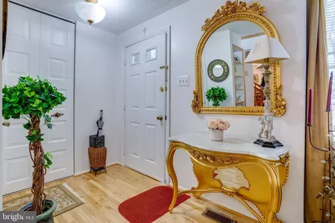 Entry Way - 5838 High Bluff Ct, Burke, VA 22015 photo 1 of 7