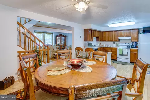 Dining - 5838 High Bluff Ct, Burke, VA 22015 photo 4 of 6