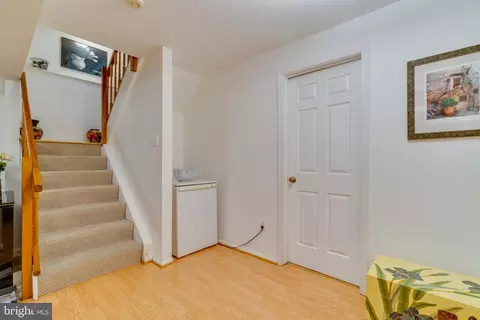 Entry Way - 5838 High Bluff Ct, Burke, VA 22015 photo 6 of 7