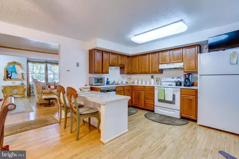 Kitchen - 5838 High Bluff Ct, Burke, VA 22015 photo 2 of 3