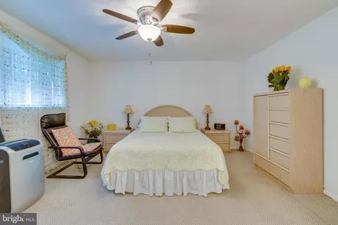 Bedroom - 5838 High Bluff Ct, Burke, VA 22015 photo 8 of 9