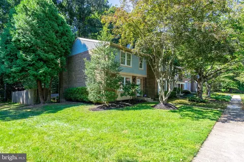Exterior - 5838 High Bluff Ct, Burke, VA 22015 photo 2 of 9