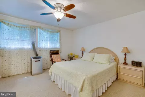 Bedroom - 5838 High Bluff Ct, Burke, VA 22015 photo 9 of 9