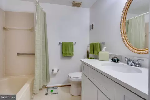 Bath - 5838 High Bluff Ct, Burke, VA 22015 photo 2 of 7