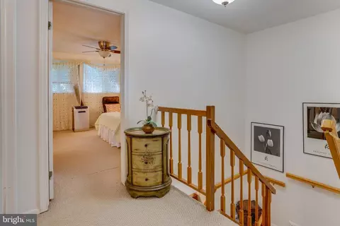 Entry Way - 5838 High Bluff Ct, Burke, VA 22015 photo 5 of 7
