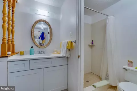 Bath - 5838 High Bluff Ct, Burke, VA 22015 photo 3 of 7