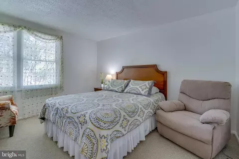 Bedroom - 5838 High Bluff Ct, Burke, VA 22015 photo 4 of 9